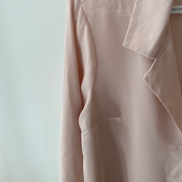 Blush satin blouse size S-M - Picture 4 of 4